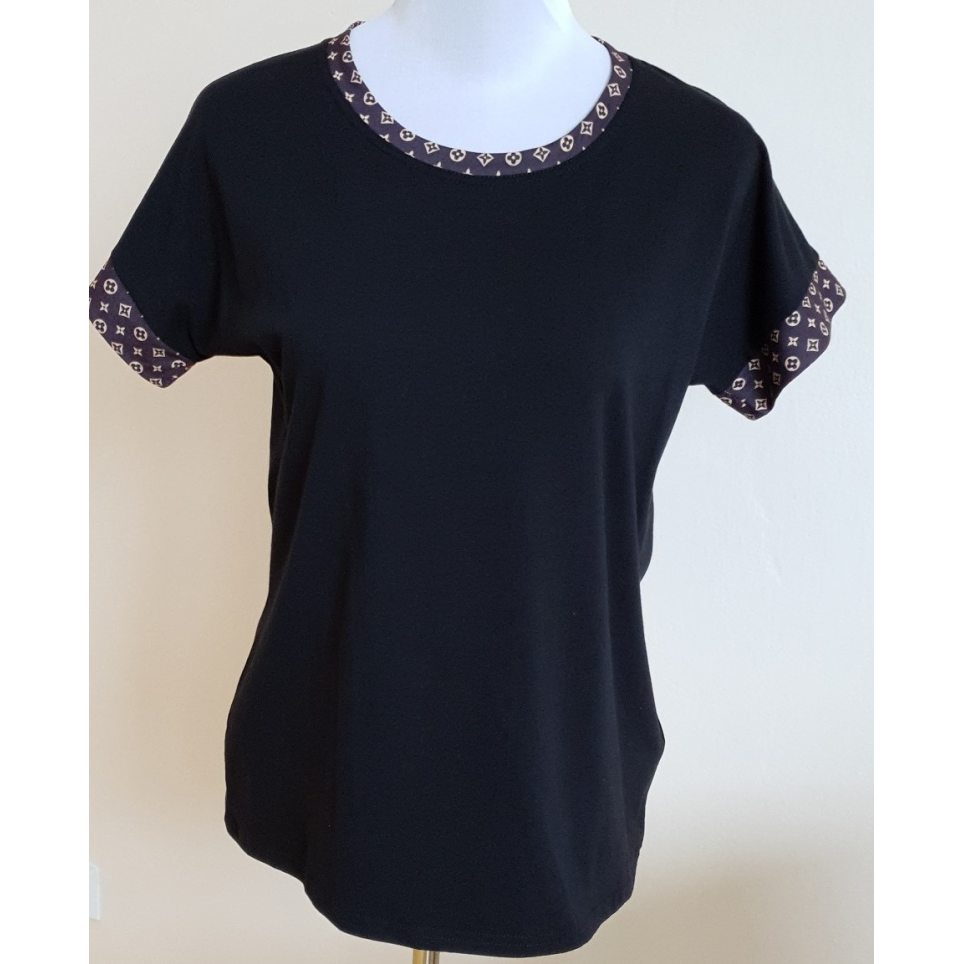 Čierne tričko vzor